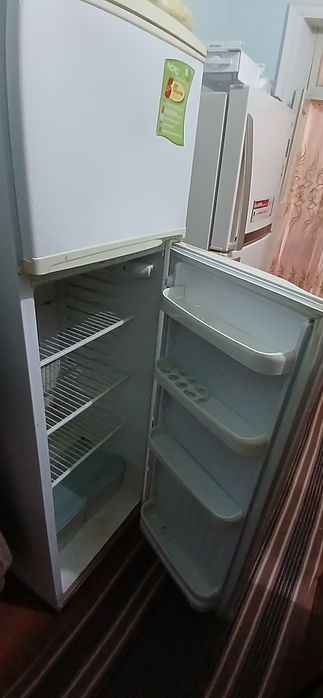 Холодильник сотилади