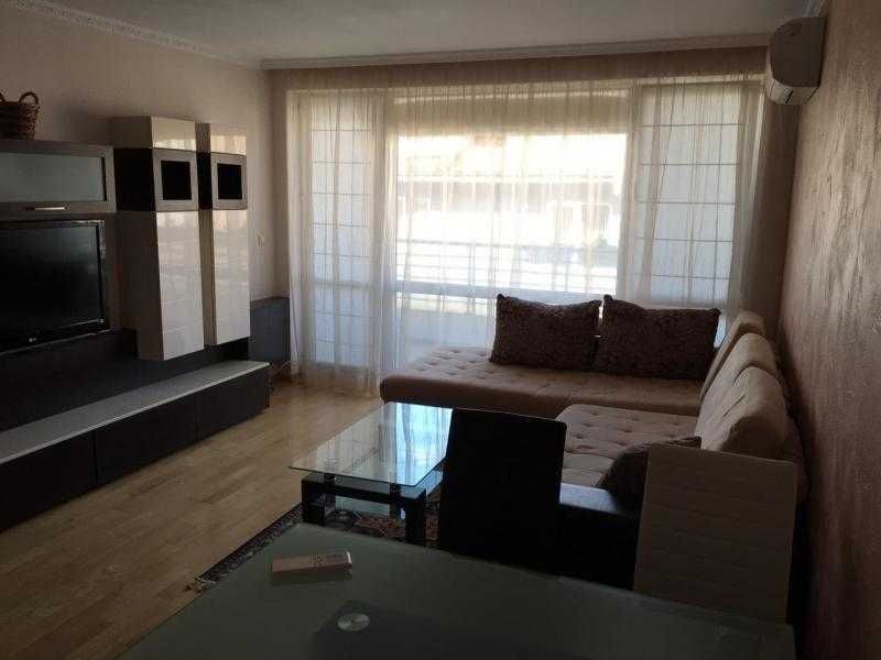 Дава се под наем Двустаен апартамент в Бургас, Център - 70 кв.м за 612 € - Снимка #1