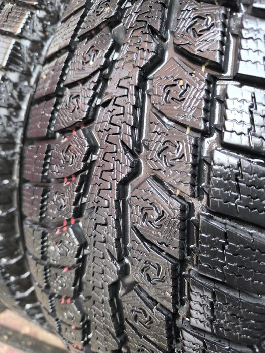 225/60R16 зимни гуми Toyo Observe GS16