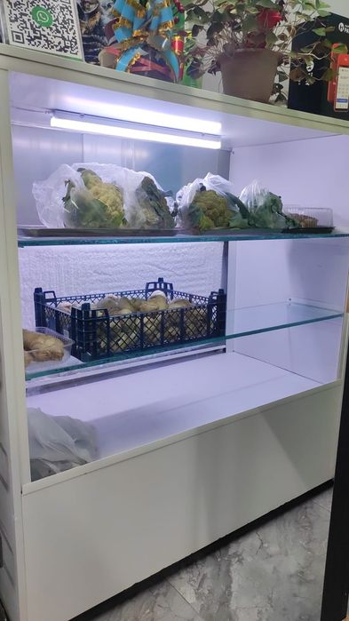 Витриный холодильник