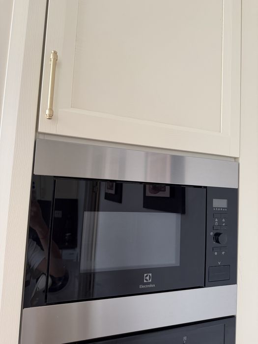 Микроволновка Electrolux