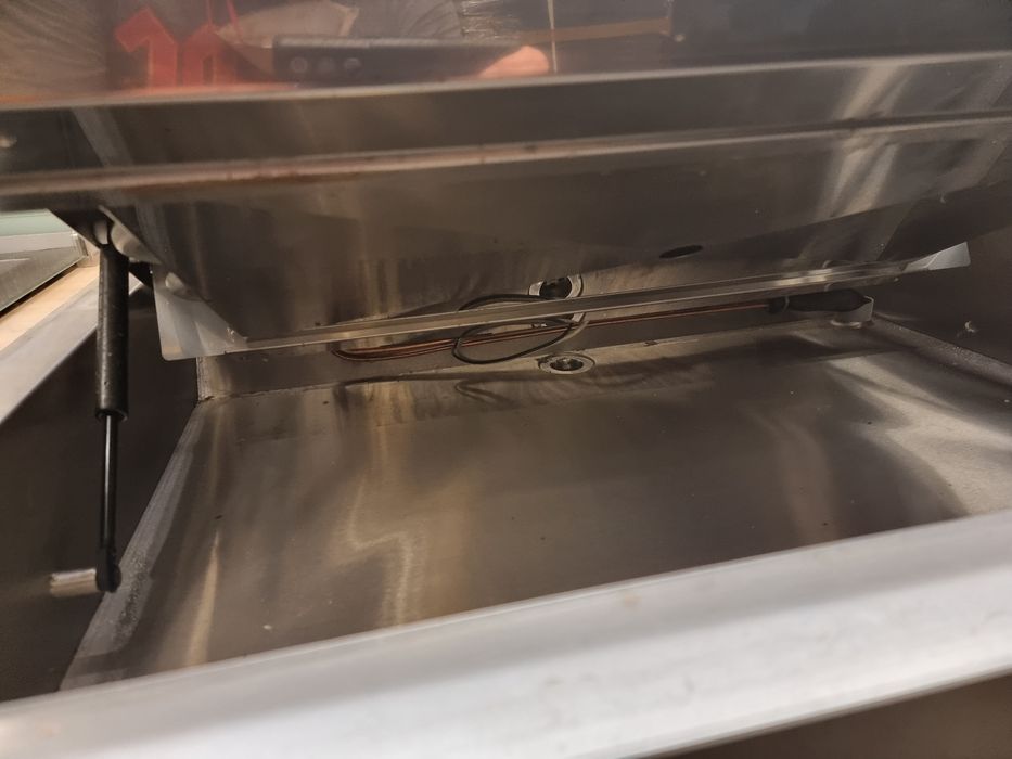 Raft vitrina patiserie cofetarie racit