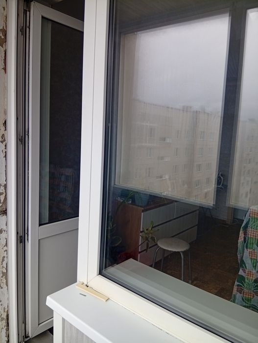 Продам окно(выход на балкон)