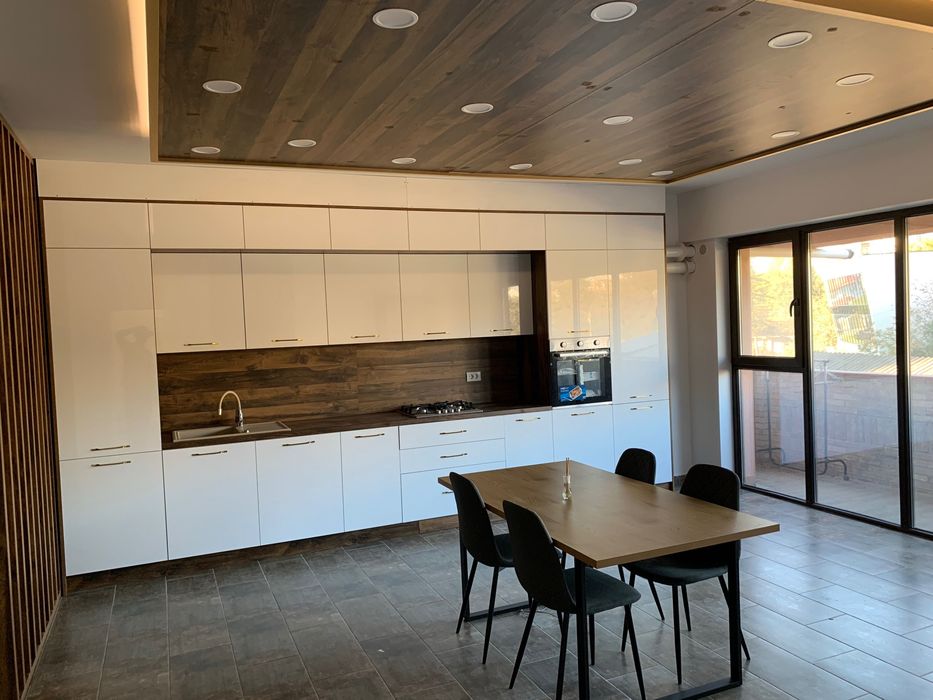 Apartament nou de închiriat