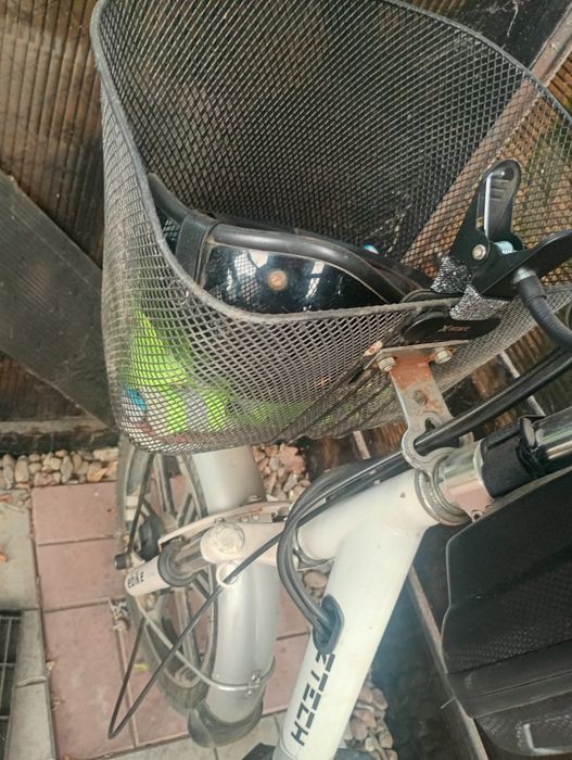 Scuter electric cu pedale