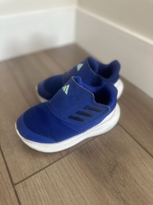 Обувь кроссовки