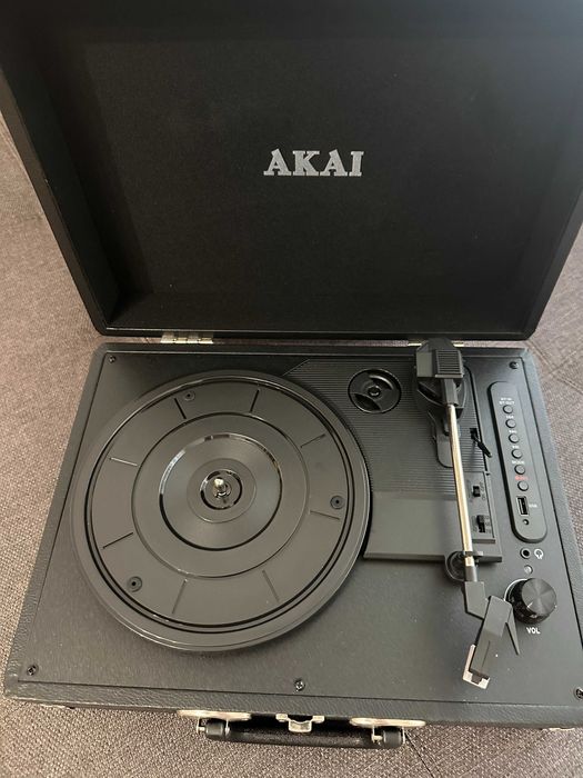 Pick-up stereo AKAI ATT-18BT, Bluetooth, USB, tip Valiza, Inregistrare de pe vinil pe USB, Negru