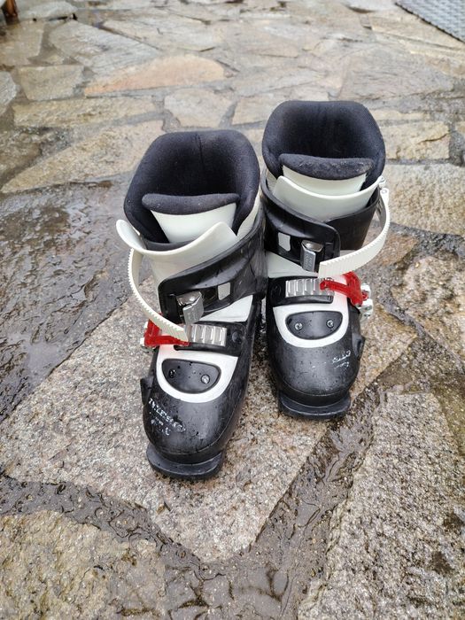 Детски ски обувки.