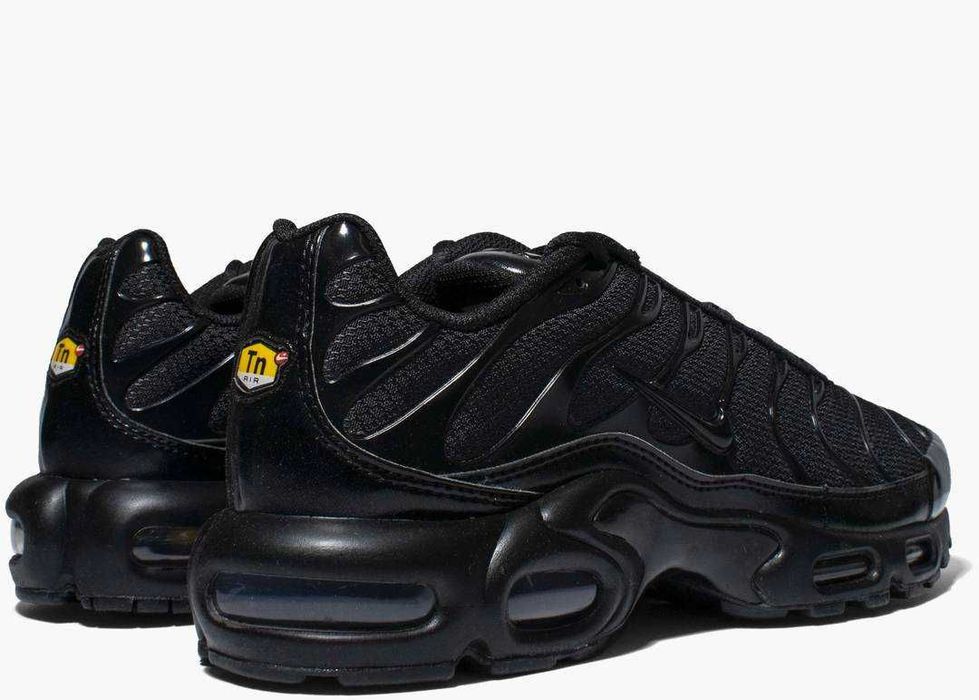 Nike tn triple black
