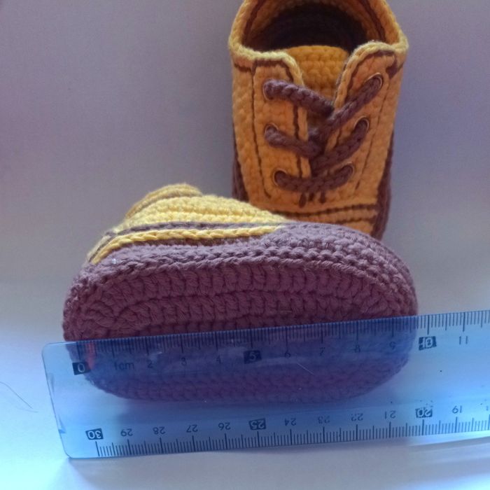 Плетени бебешки маратонки