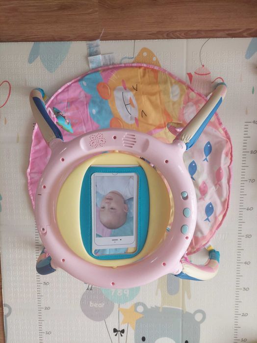 Активна гимнастика с музика и светлини за момиче