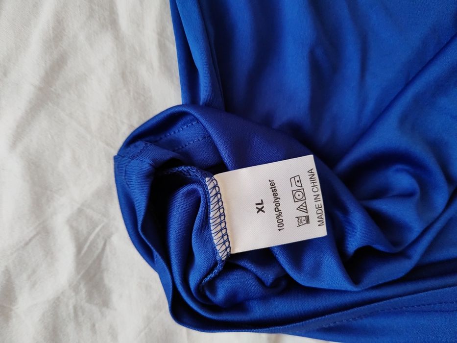 4 броя нови тениски XL - Полиестер - отстъпка при обща поръчка.