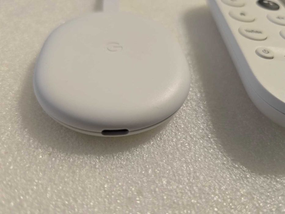 Google Chromecast cu Google TV 4K, Ultra HD, HDR10+, Dolby Vision/Atmos, Model GZRNL, Telecomandă Voce