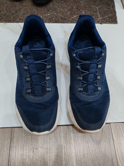 Продам мужские кроссовки