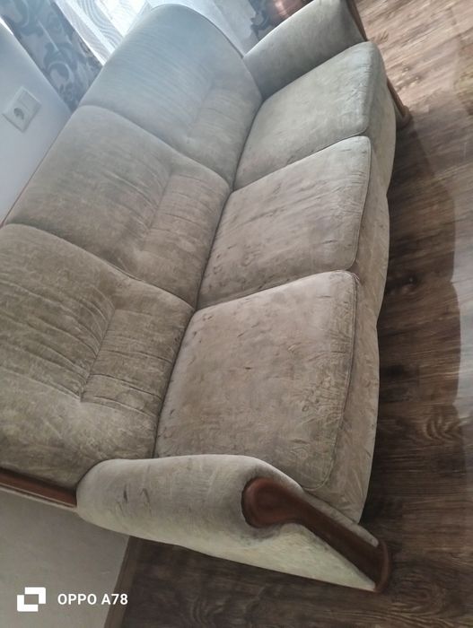 Vând colțar și o canapea cu fotolii