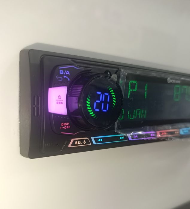 Magnitafon Bluetooth USB Aux Radio yangi.
