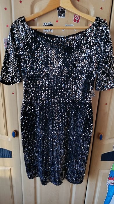 Платье в пайетках  на праздники размер М -Л