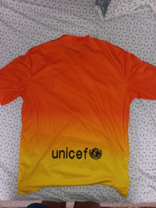 Tricou semnat de jucători de la Dinamo București