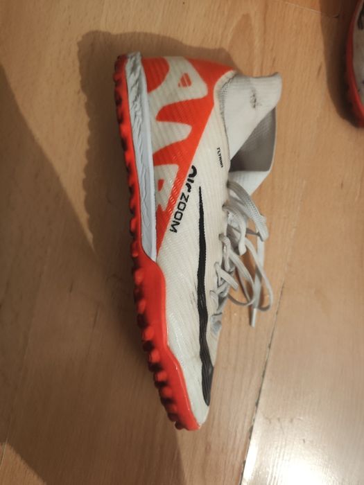 Продам сороконожки 39 размер nike
