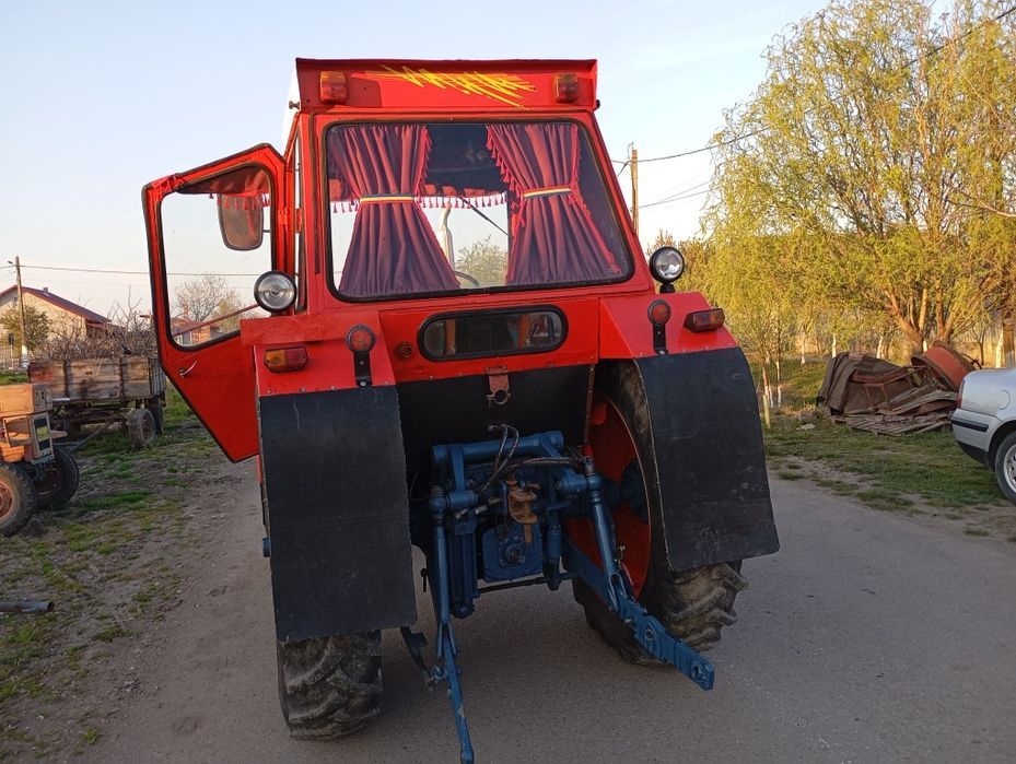Vând tractor U650