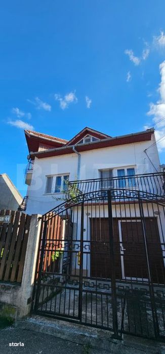 Casa Cu 6 Camere, 293 Mp Utili Si Garaj - Deva