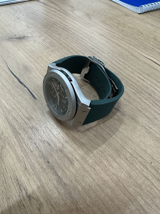 Продам новые Часы