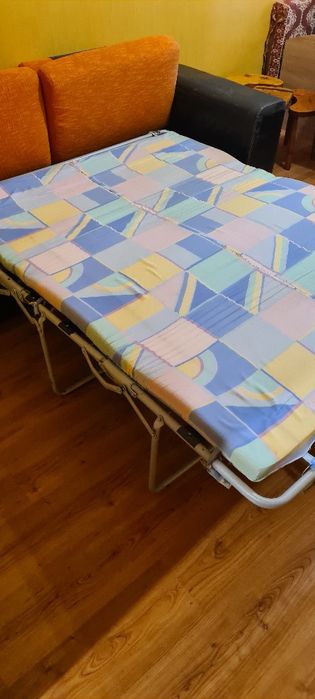 Диван с механизъм за спане и фотиол.