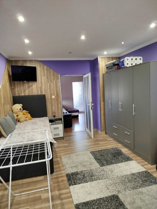 Продавам двустаен апартамент,център