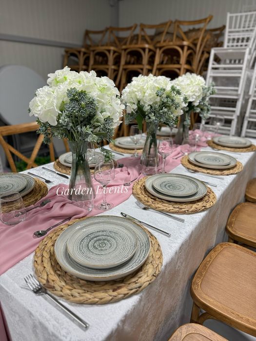 Mese si scaune de inchiriat vesela decoratiuni corturi evenimente