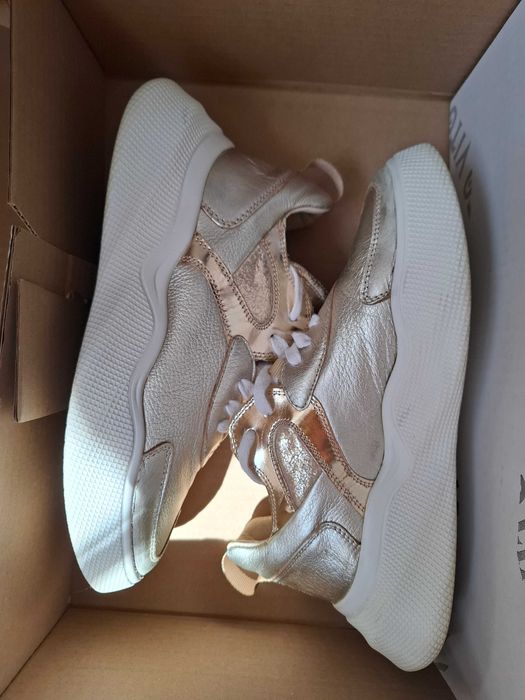 Сникърси естествена кожа