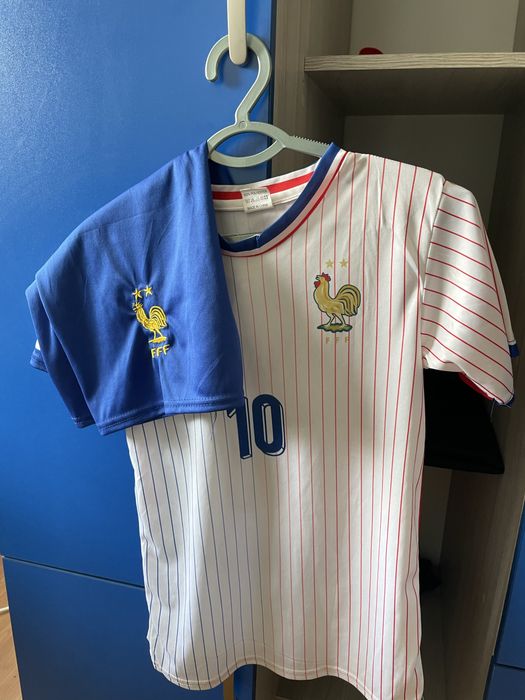 Выездная футбольная форма сборной Франции