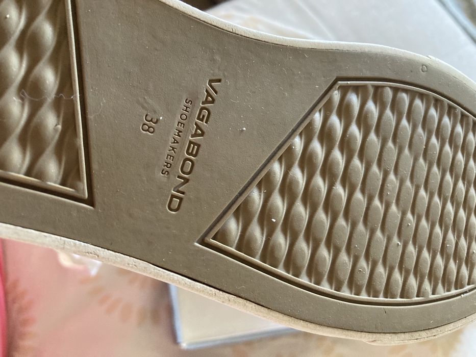 Бели Кецове Vagabond  номер 38