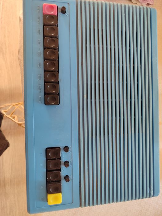 Продам трёхпрограмный приемние часами