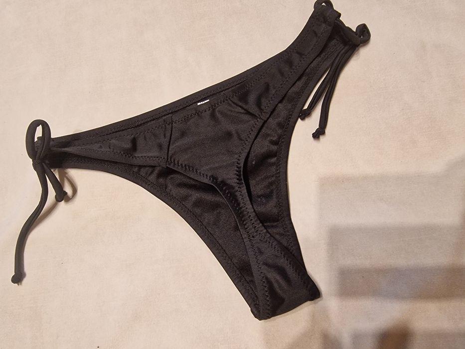 Нови. Долнища на бански 38,42 размери