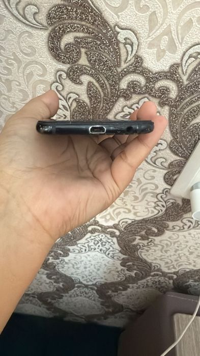 Продам телефон самсунг А6 все работает