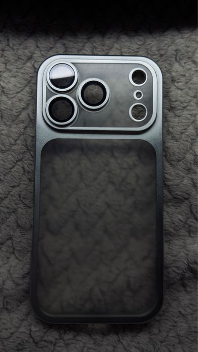 Чехлы на iPhone 17 Pro