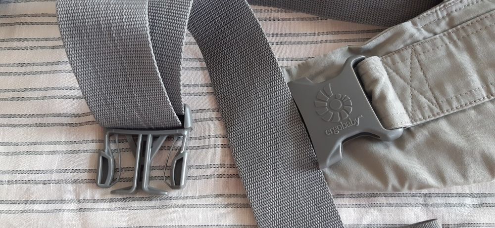 Marsupiu Ergobaby, sistem purtare baby.