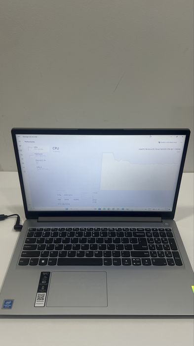 Lenovo IdeaPad 1 – Procesor Pentium Quad-Core (4 nuclee)