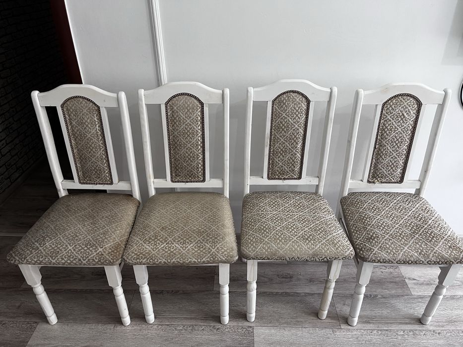 Стулья из дерева, сидушка с обивкой