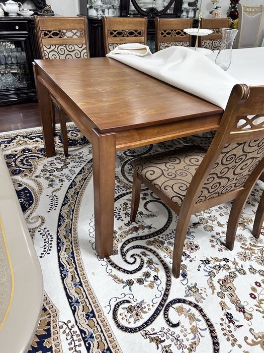 Гостиный стол со стульями