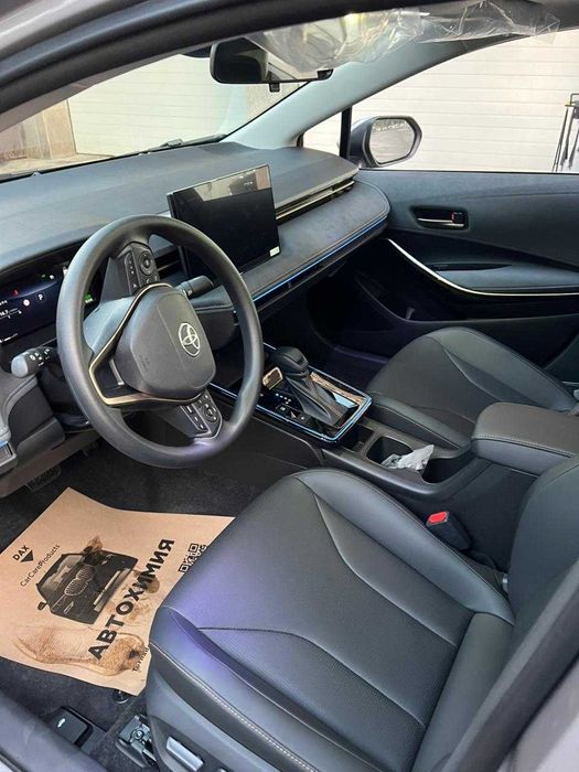 Шикарная toyota corolla гибрид 2026