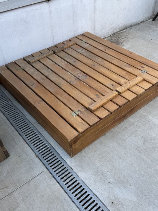 Детски дървен пясъчник