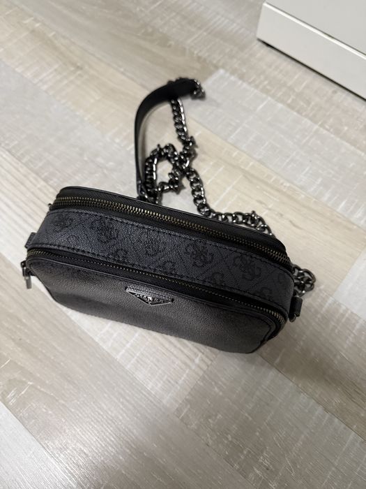 GUESS Чанта за рамо