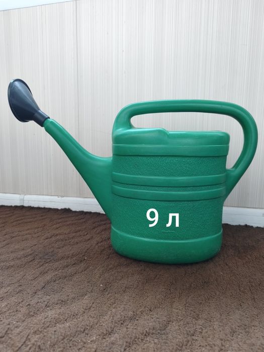 Лейка пластмассовая