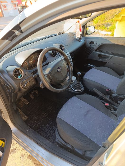 Vând Ford fiesta