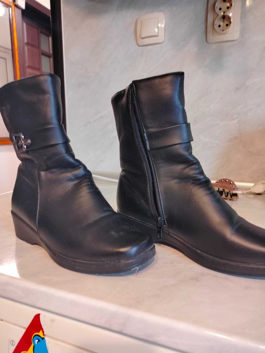 Черни зимни боти