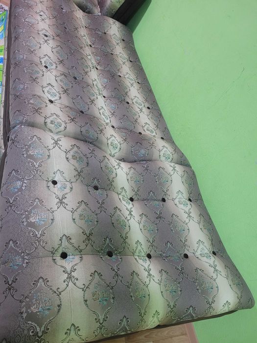 Диван с двумя креслами