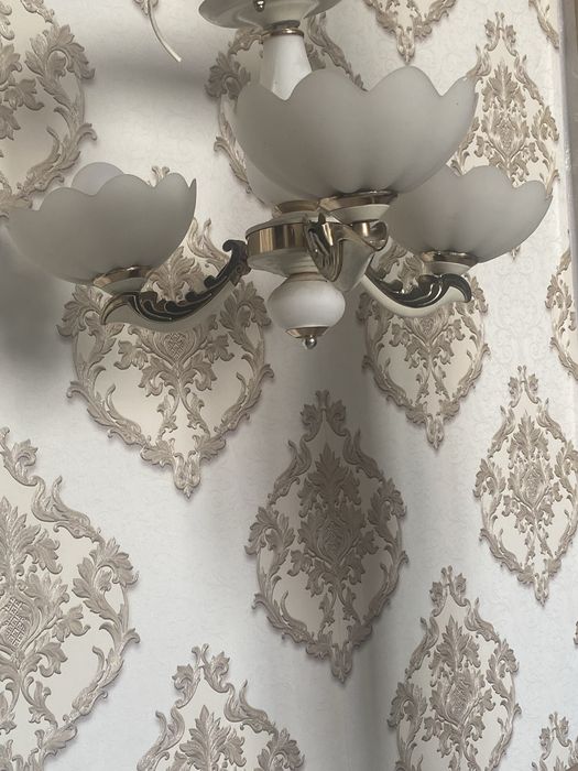 Продам люстру   .