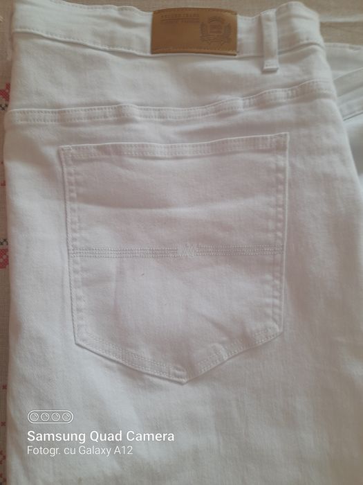 Pantaloni albi eleganti casual eleganti