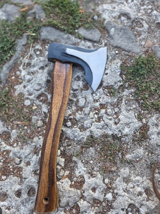 брадвичка от ковано желязо с дървена дръжка